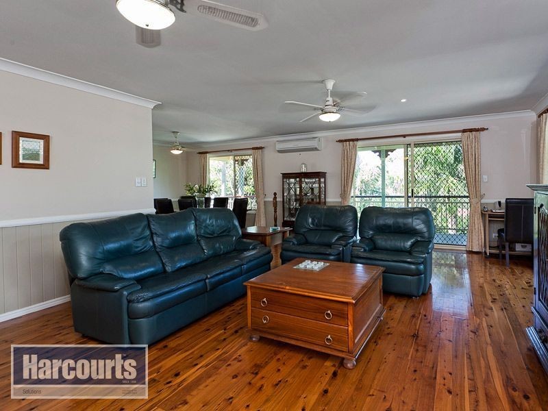 13 Larwood Pl, Ferny Hills QLD 4055