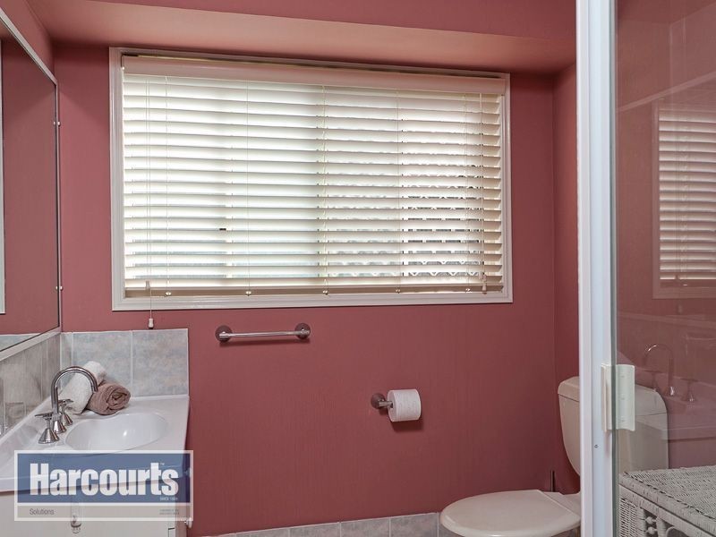 13 Larwood Pl, Ferny Hills QLD 4055