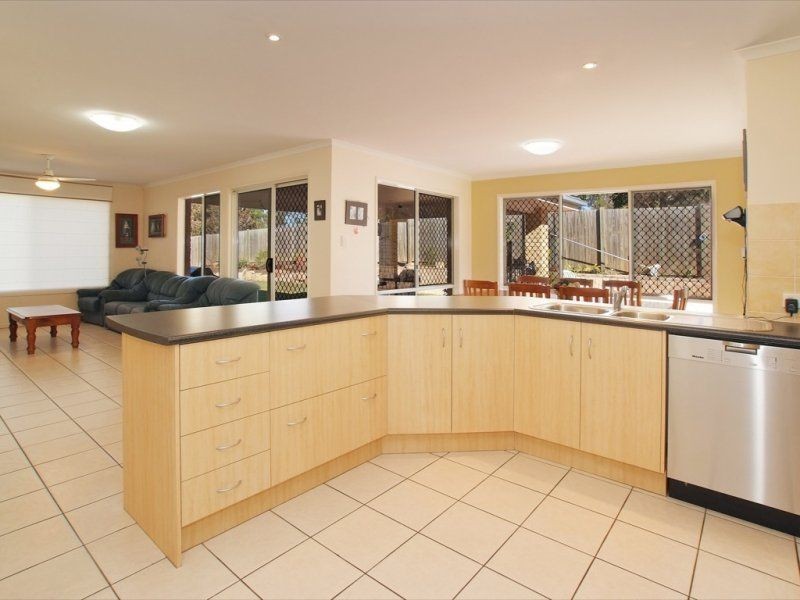 11 Hall Crt, Upper Kedron QLD 4055