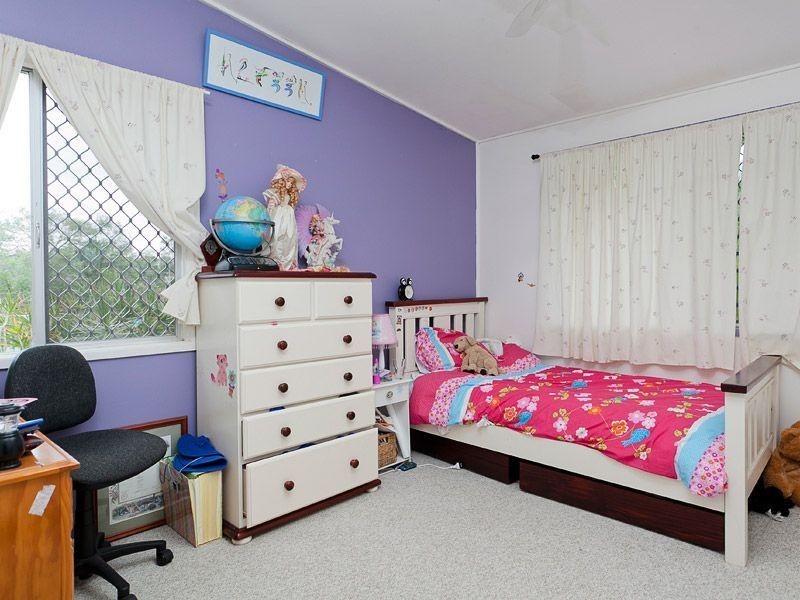 13 Burloo Cres, Ferny Hills QLD 4055