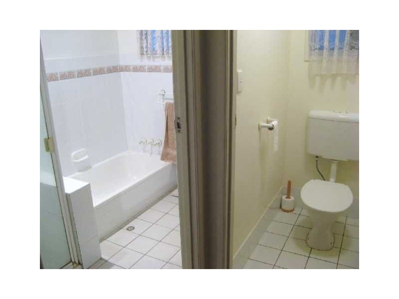 18 Yathong Court, Arana Hills QLD 4054