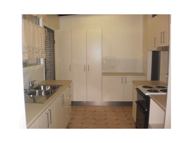 77 Illuta Avenue, Ferny Hills QLD 4055