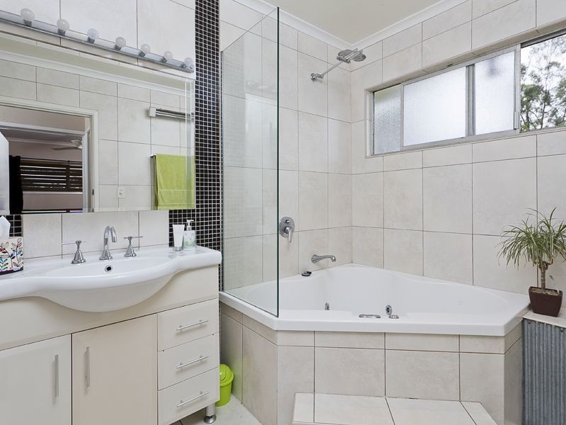 1163 Samford Rd, Ferny Grove QLD 4055