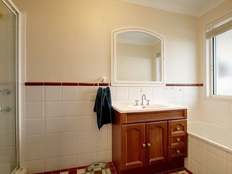 1 Dallas Crt, Arana Hills QLD 4054