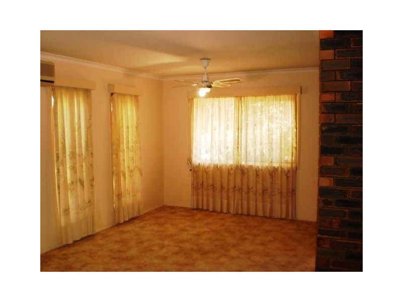 8 Nikola Street, Arana Hills QLD 4054