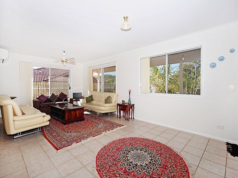 17 Falconglen Pl, Ferny Grove QLD 4055