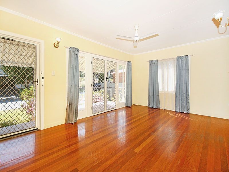 29 Calca Cres, Ferny Hills QLD 4055