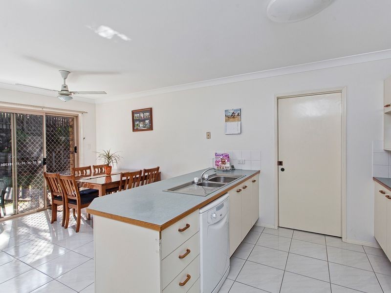 2/36 Leslie St, Arana Hills QLD 4054