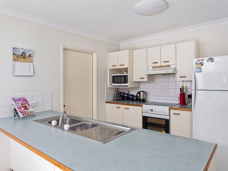 2/36 Leslie St, Arana Hills QLD 4054