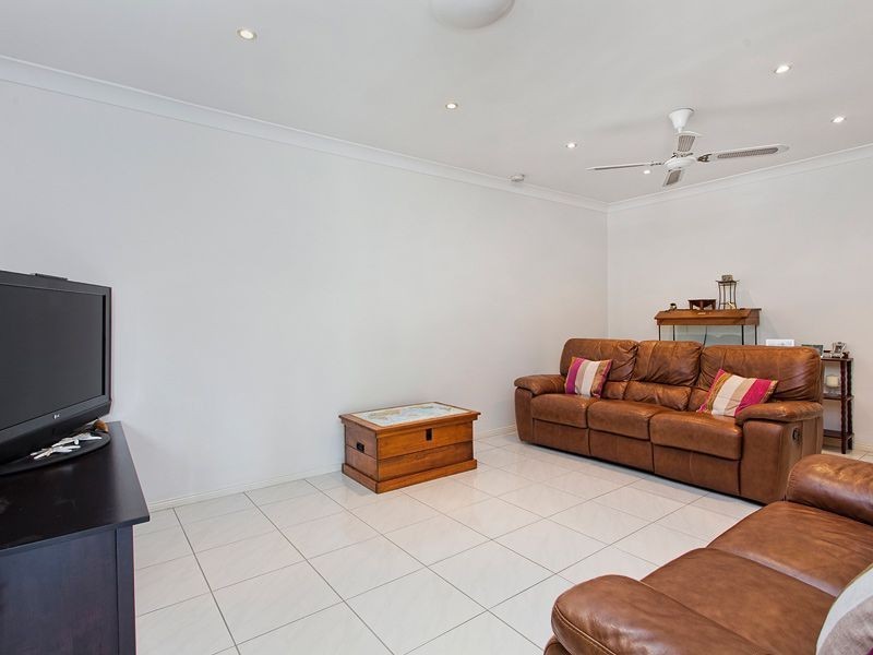 2/36 Leslie St, Arana Hills QLD 4054