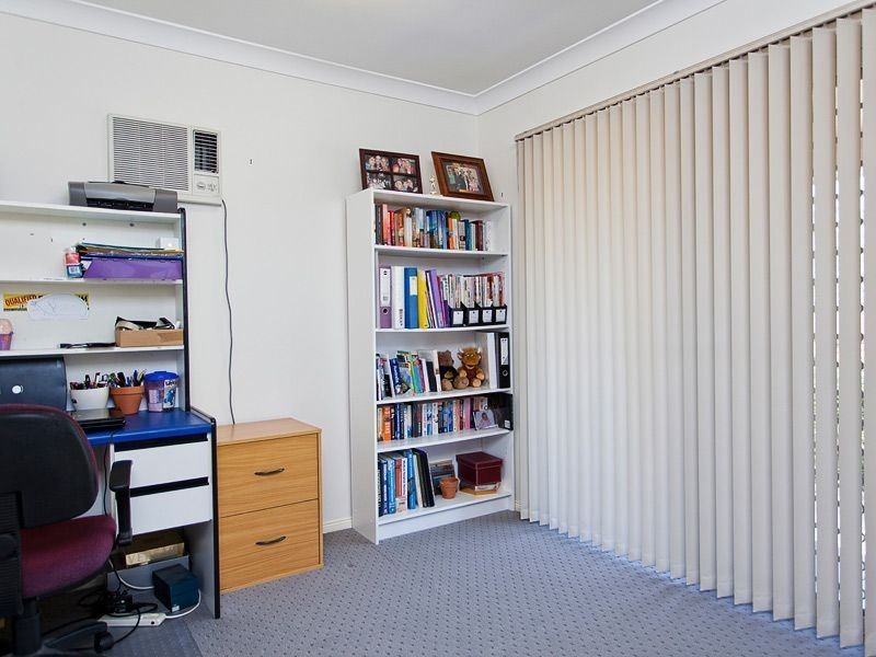 2/36 Leslie St, Arana Hills QLD 4054