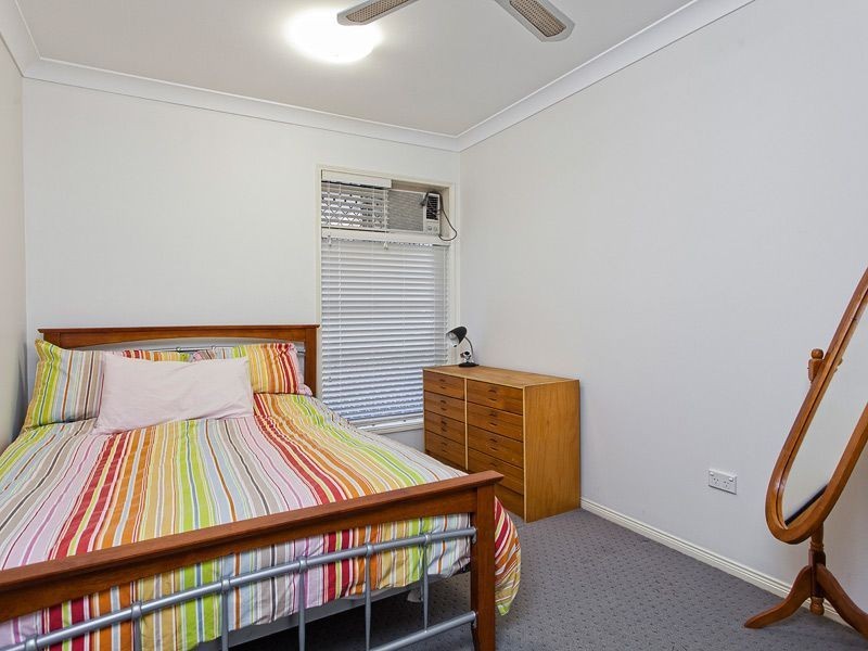 2/36 Leslie St, Arana Hills QLD 4054