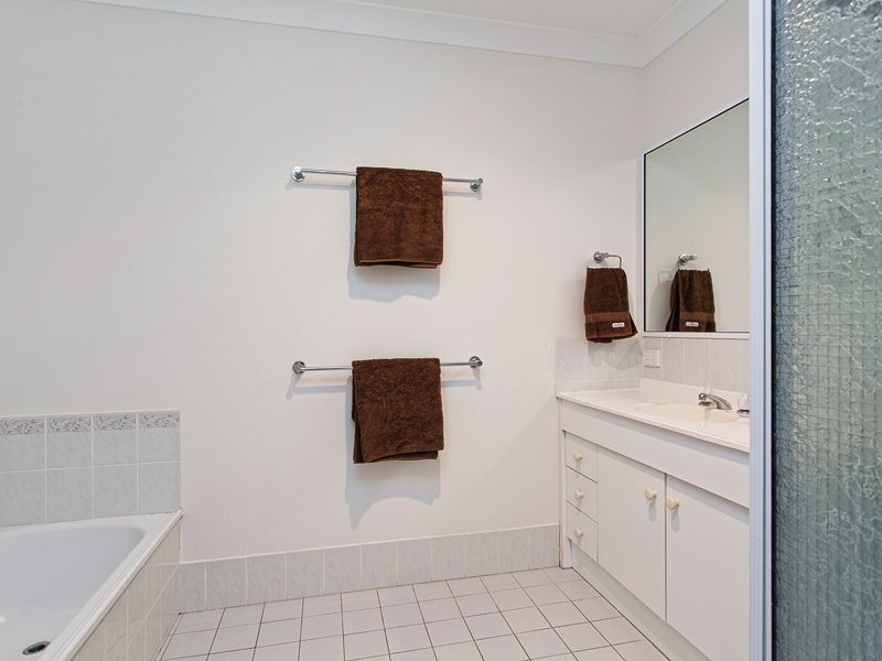 2/36 Leslie St, Arana Hills QLD 4054