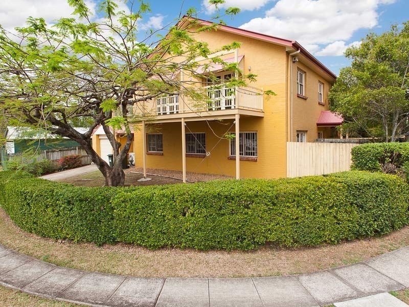 69 Leslie Street, Bardon QLD 4065