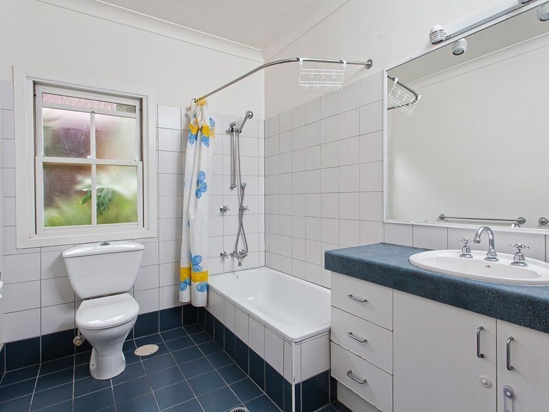 69 Leslie Street, Bardon QLD 4065
