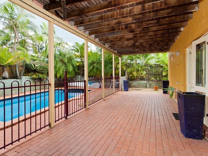 69 Leslie Street, Bardon QLD 4065