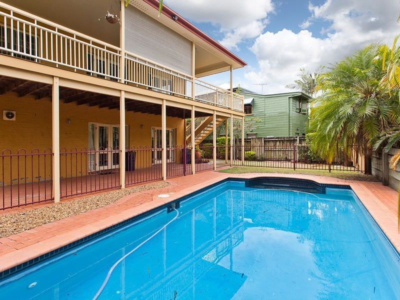 69 Leslie Street, Bardon QLD 4065