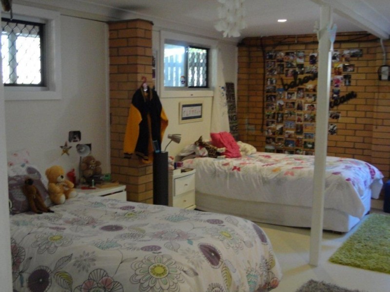 32 Tarnook Dr, Ferny Hills QLD 4055