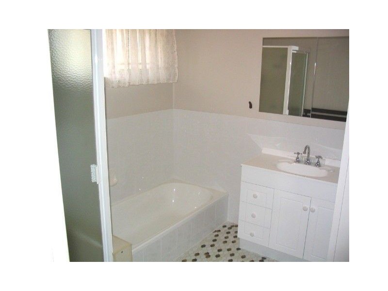 6 Owarra Avenue, Ferny Hills QLD 4055