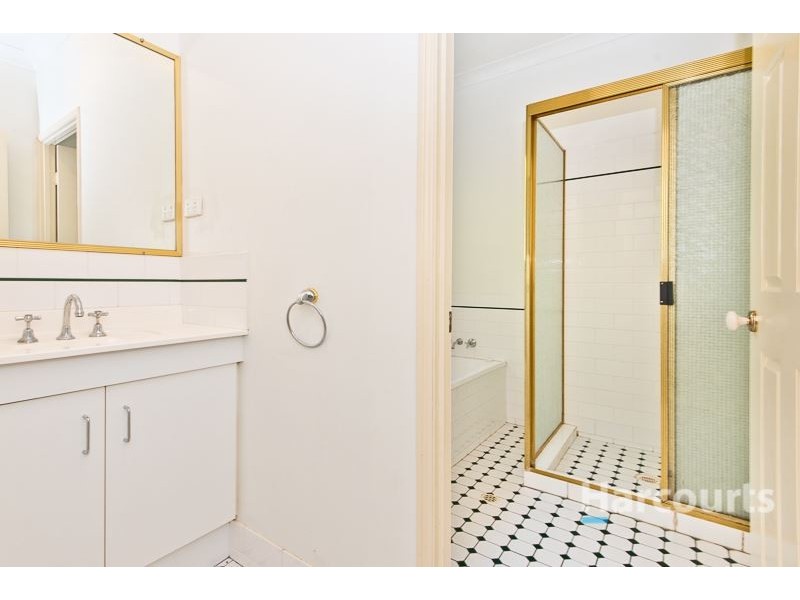 17 Wollundry Place, The Gap QLD 4061