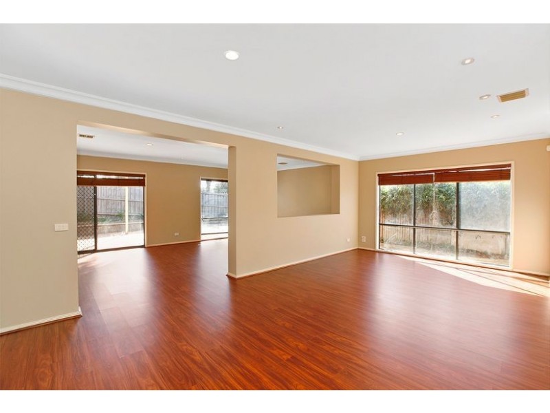 8 Castlehill Avenue, Greenvale VIC 3059