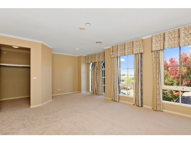 8 Castlehill Avenue, Greenvale VIC 3059