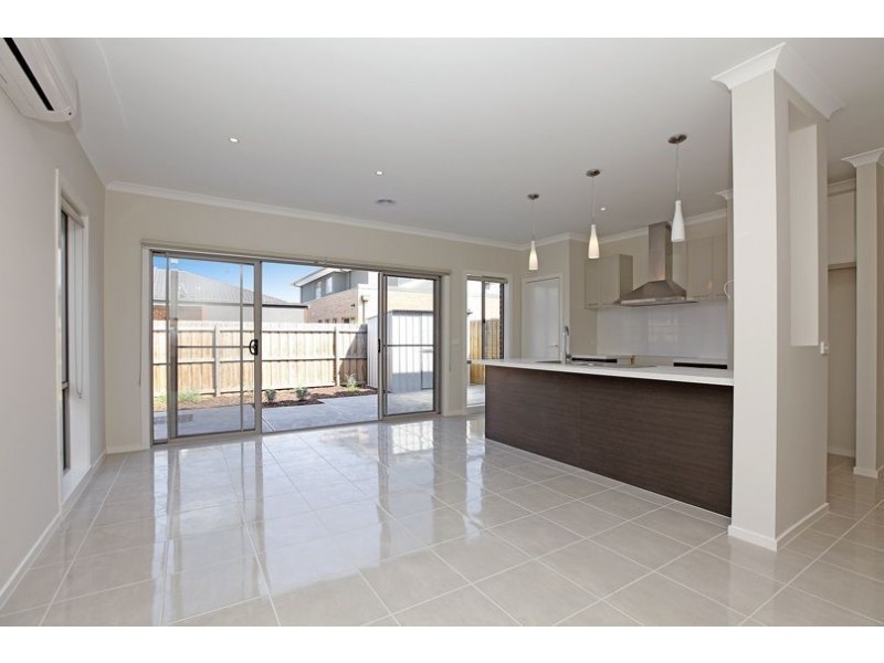 1/4 Freshwater Way, South Morang VIC 3752