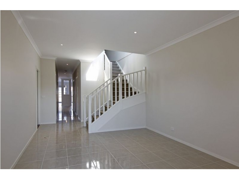 1/4 Freshwater Way, South Morang VIC 3752