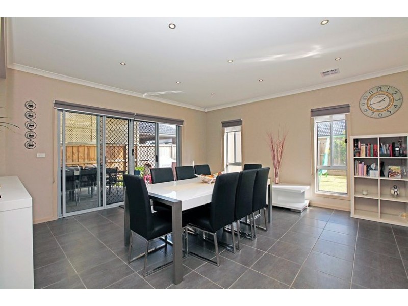 6 Manor House Drive, Epping VIC 3076