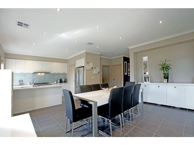 6 Manor House Drive, Epping VIC 3076