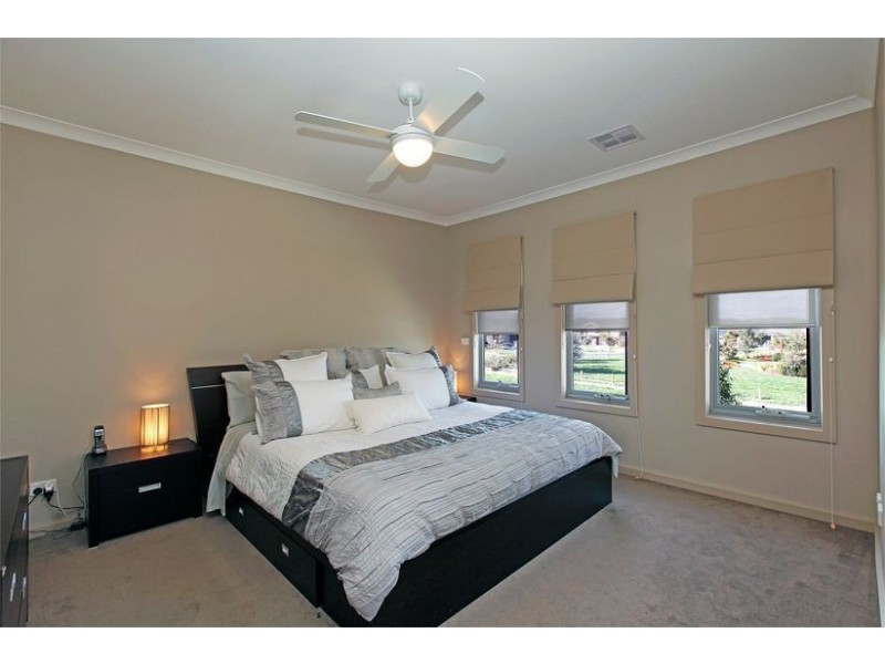 6 Manor House Drive, Epping VIC 3076