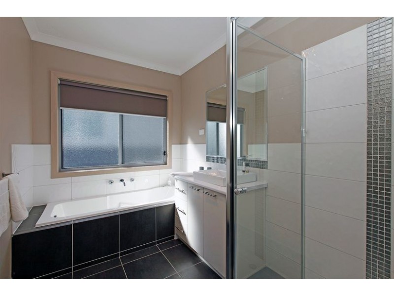 6 Manor House Drive, Epping VIC 3076