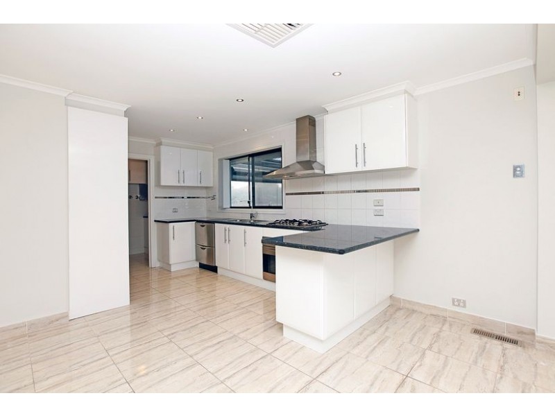 11 Pinnacle Court, Lalor VIC 3075