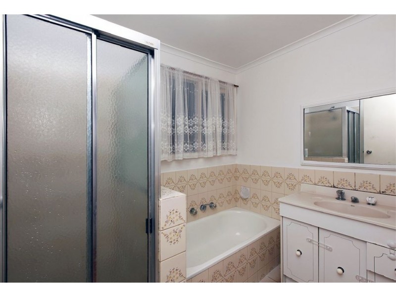 7 Rochester Drive, Thomastown VIC 3074