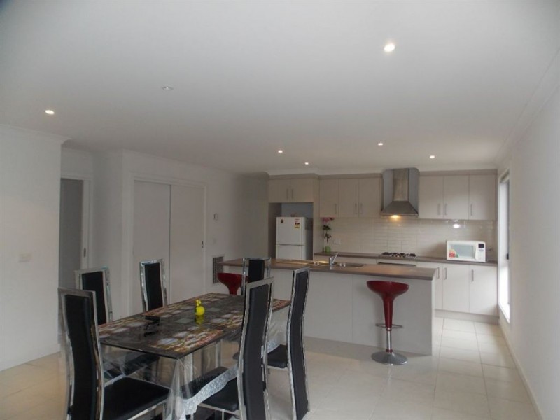 16 Kumara Circuit, South Morang VIC 3752