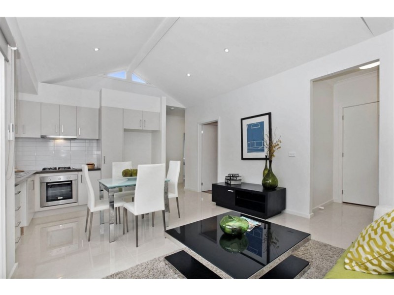 2/18 Waratah Street, Thomastown VIC 3074