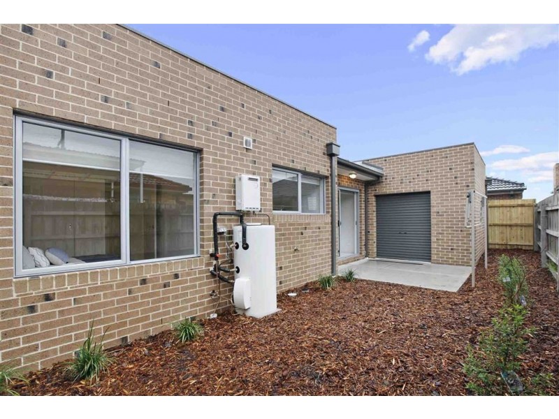 2/18 Waratah Street, Thomastown VIC 3074