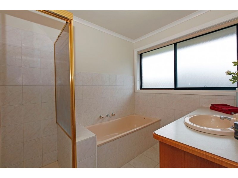 104 Prince of Wales Avenue, Mill Park VIC 3082