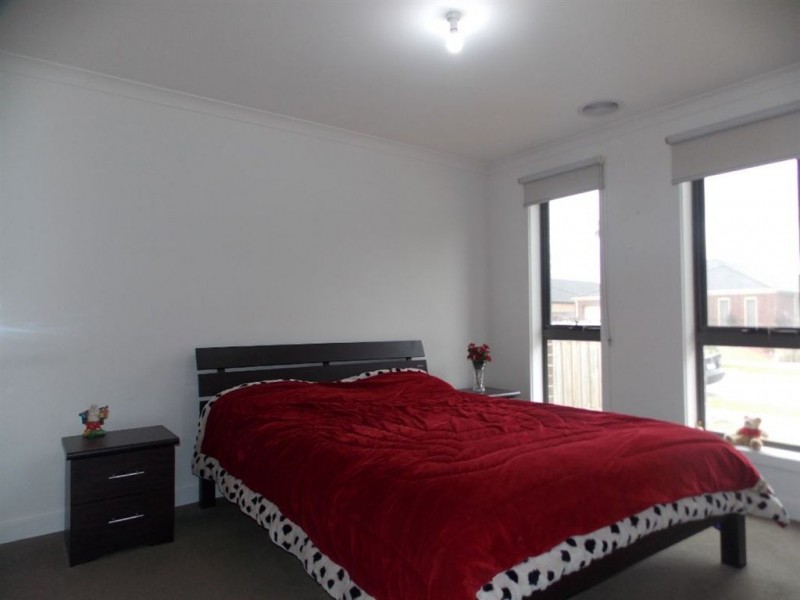 16 Kumara Circuit, South Morang VIC 3752