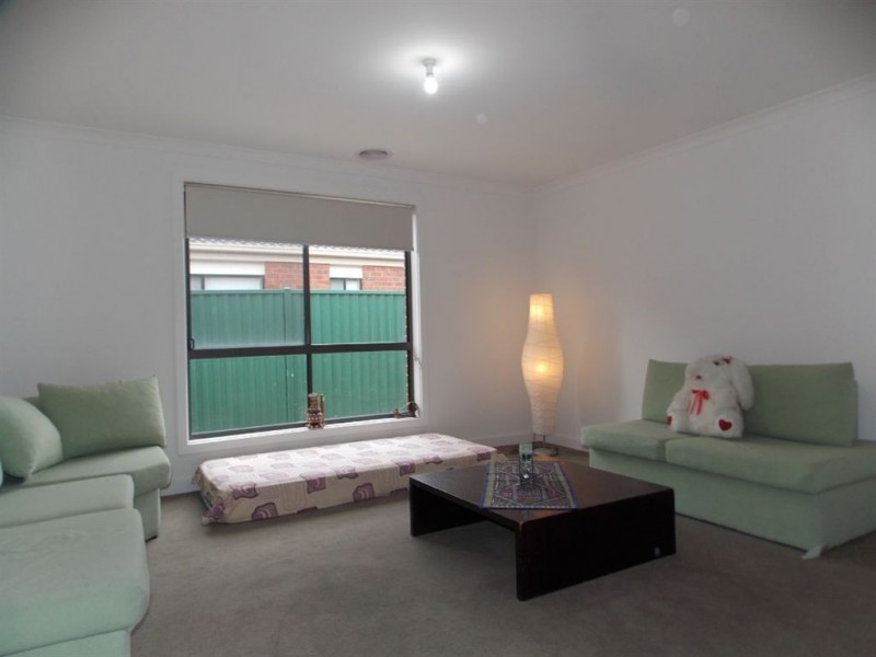 16 Kumara Circuit, South Morang VIC 3752