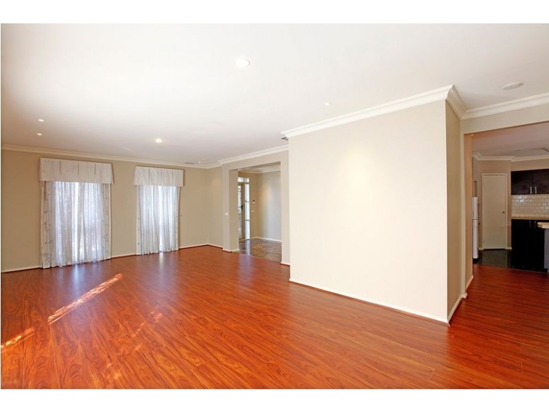 8 Castlehill Avenue, Greenvale VIC 3059