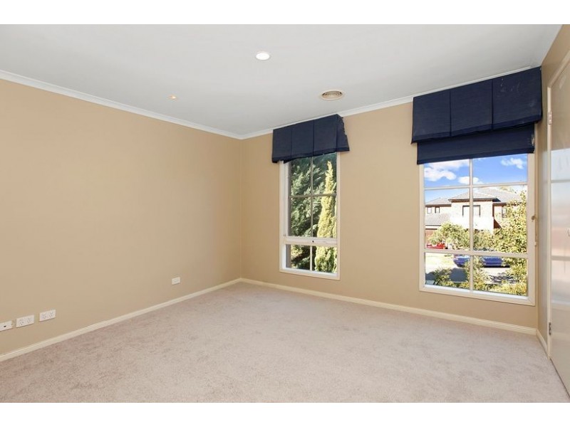 8 Castlehill Avenue, Greenvale VIC 3059