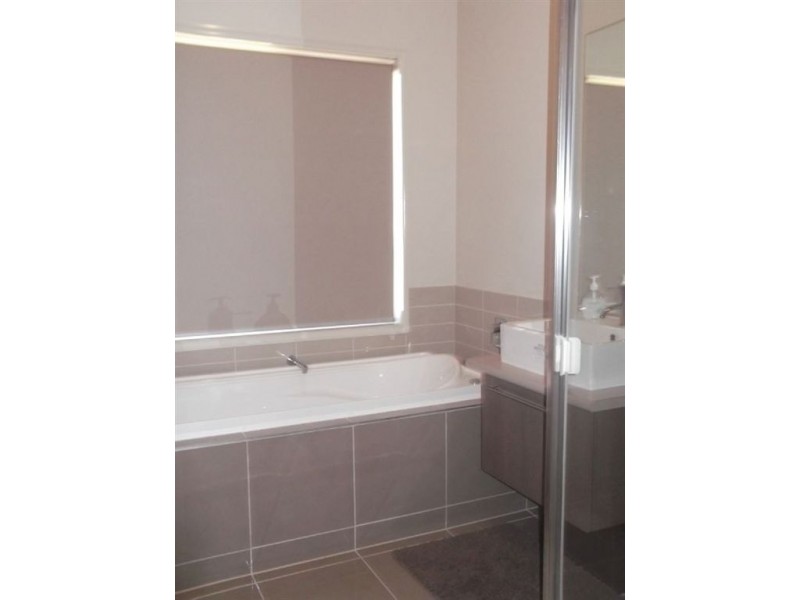 24 Stonegate Drive, Epping VIC 3076