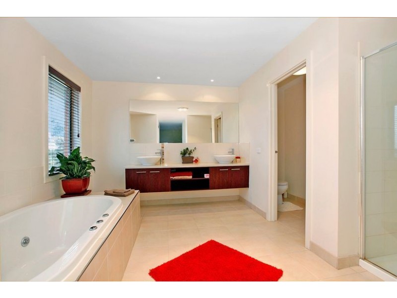 32 Farmhouse Boulevard, Epping VIC 3076