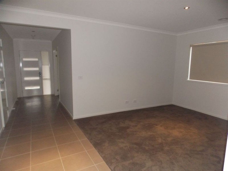 30 Saltlake Boulevard, Epping VIC 3076