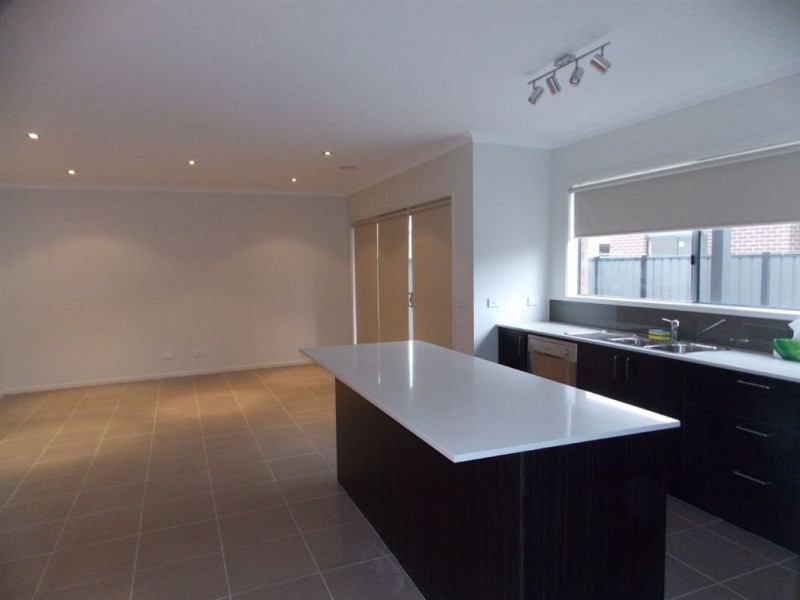 30 Saltlake Boulevard, Epping VIC 3076