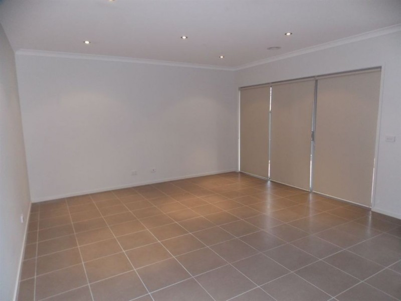 30 Saltlake Boulevard, Epping VIC 3076