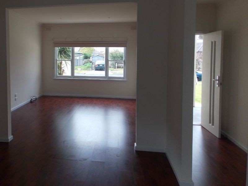 1/5 Pine Street, Lalor VIC 3075