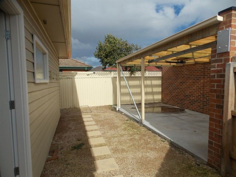 1/5 Pine Street, Lalor VIC 3075