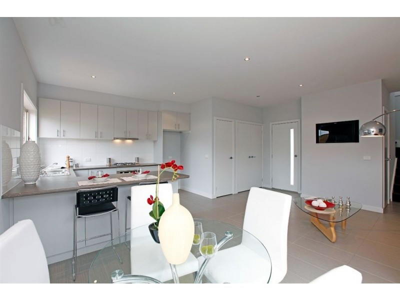 2/13 Lantana Avenue, Thomastown VIC 3074